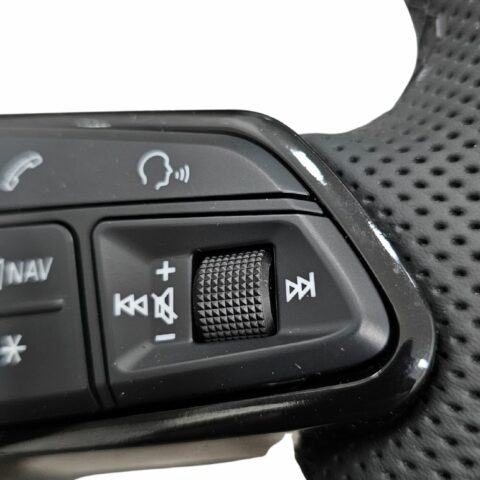 VW Golf 7 R-Line Lenkrad – Echtleder, Schaltwippen, sportliches Design – Bild 3