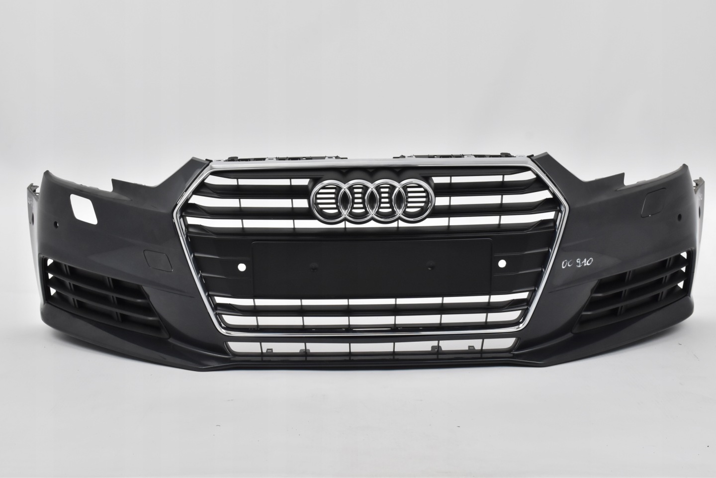 Gebrauchte Audi A4 B9 8W0 Frontstoßstange für Audi A4 B9 Modelle ab 2015