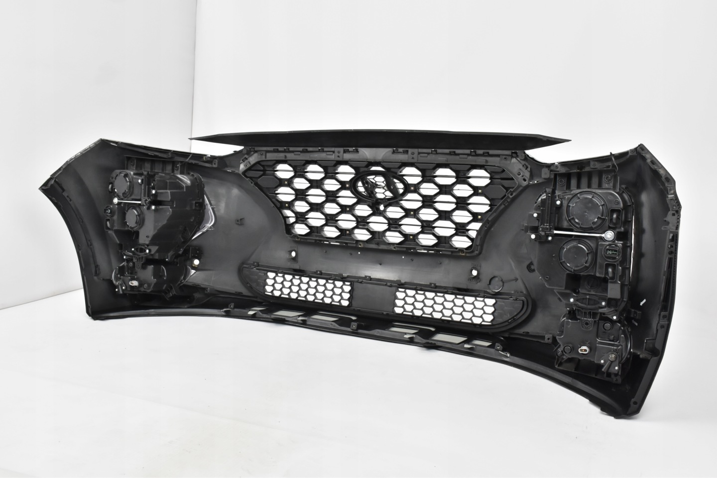 Hyundai Santa Fe IV Frontstoßstange 4x PDC gebraucht