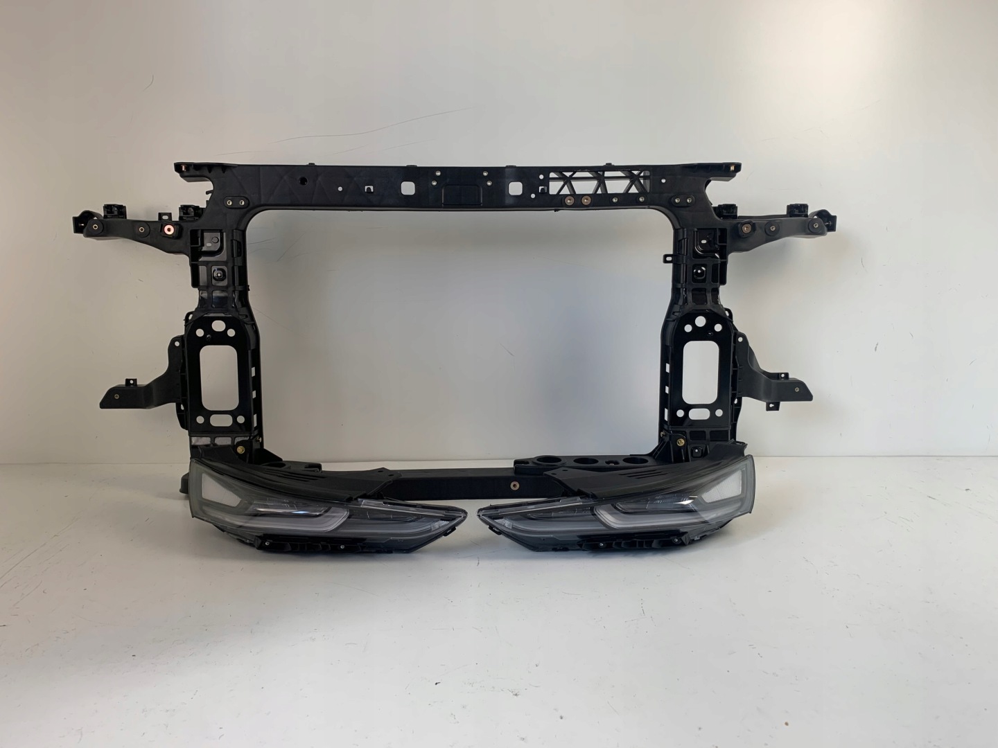 Hyundai Santa Fe IV Frontstoßstange 4x PDC gebraucht