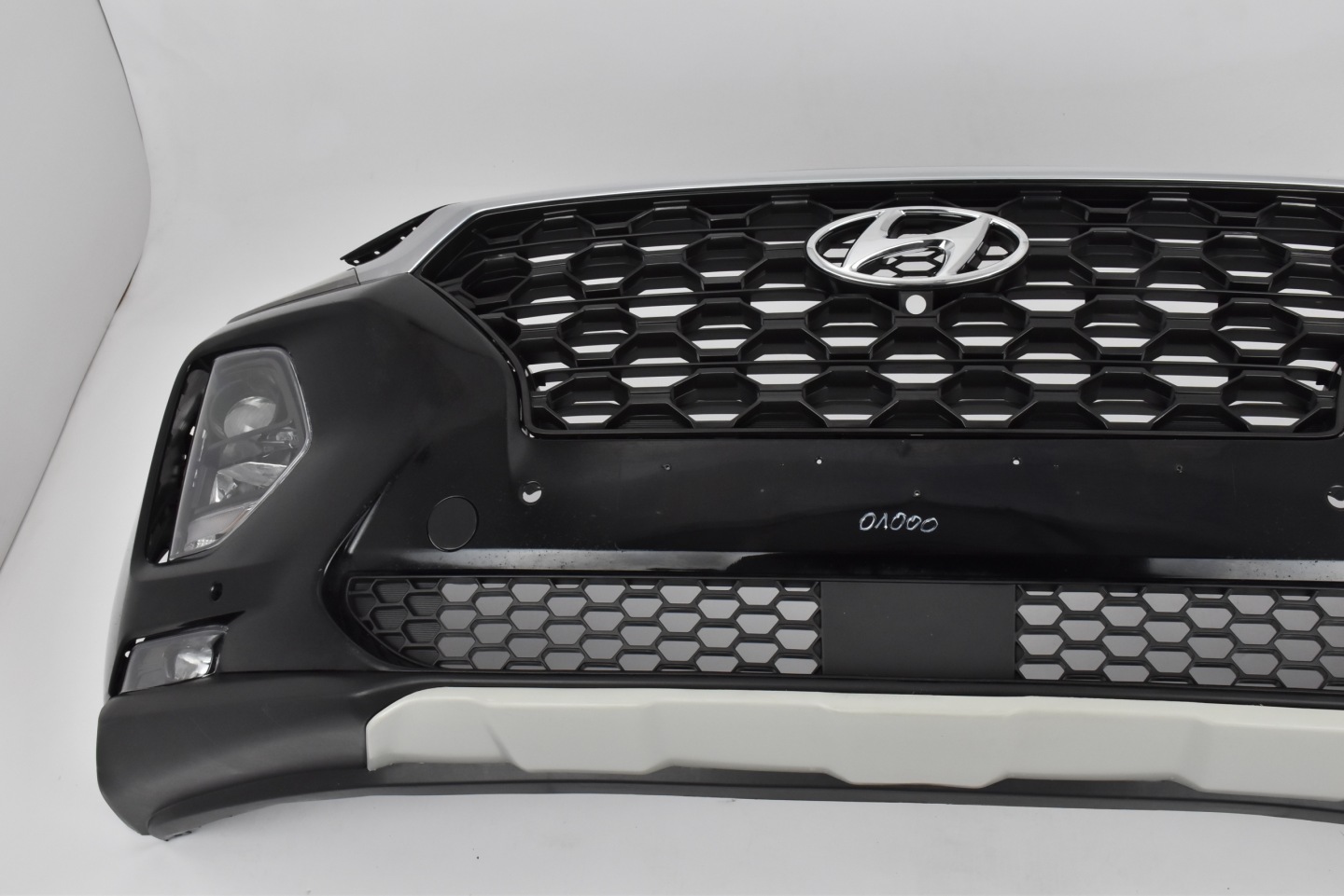 Hyundai Santa Fe IV Frontstoßstange 4x PDC gebraucht