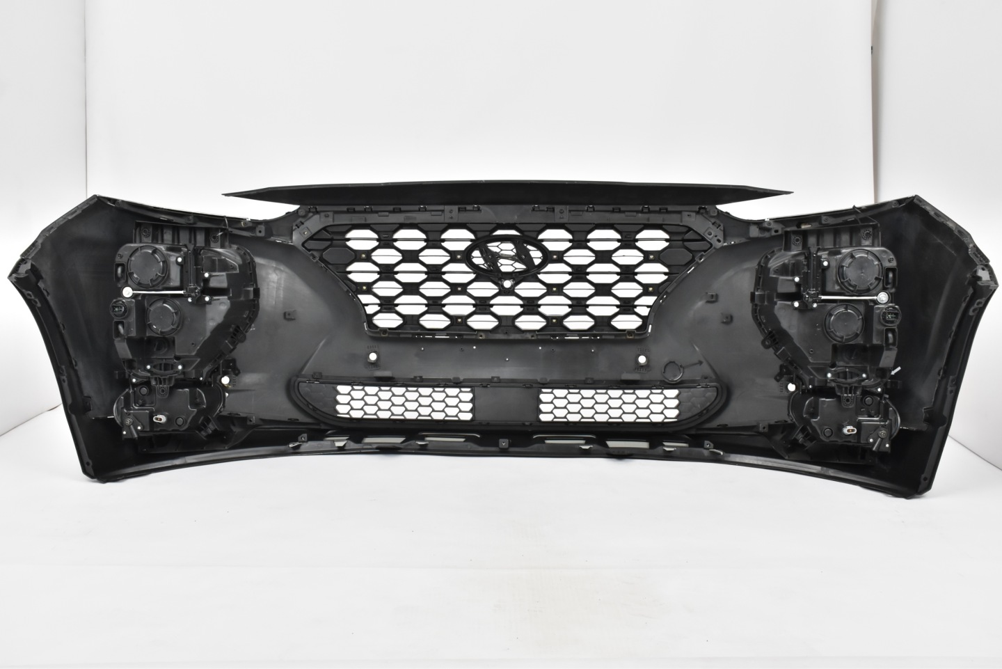 Hyundai Santa Fe IV Frontstoßstange 4x PDC gebraucht