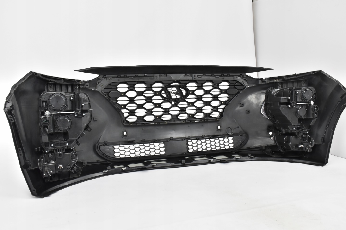 Hyundai Santa Fe IV Frontstoßstange 4x PDC gebraucht