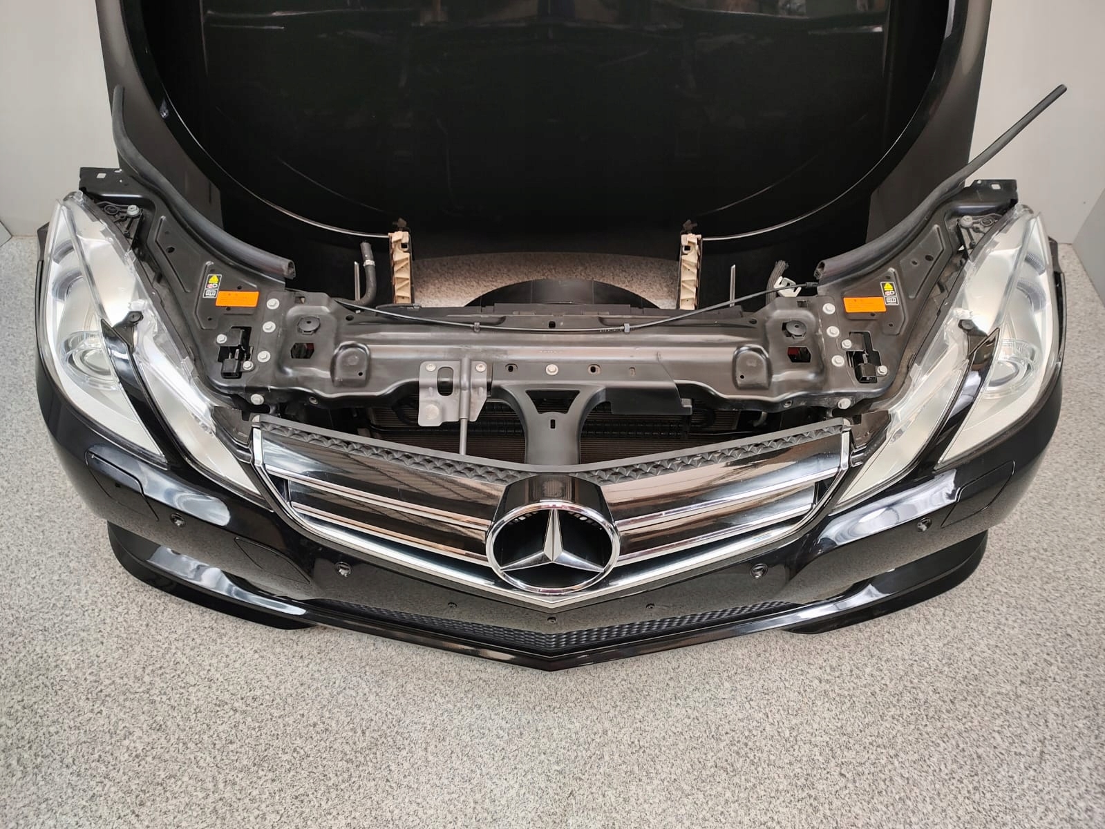 Mercedes W207 AMG Frontpaket mit Stoßstange, Kühler, Bi-Xenon ILS Scheinwerfern