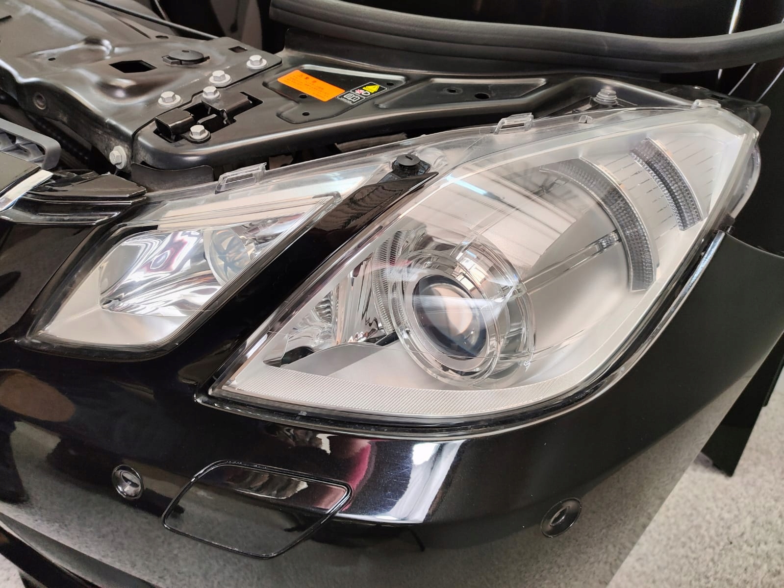 Mercedes W207 AMG Frontpaket mit Stoßstange, Kühler, Bi-Xenon ILS Scheinwerfern
