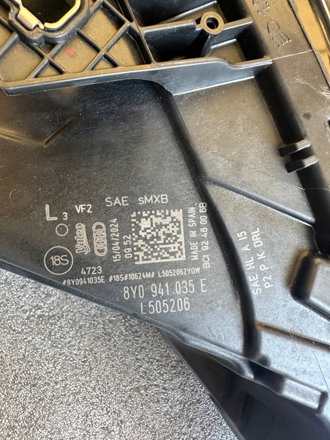 Audi A3 8Y Matrix Scheinwerfer links für Audi A3 RS3 8Y mit Teilenummer 8Y0941035E