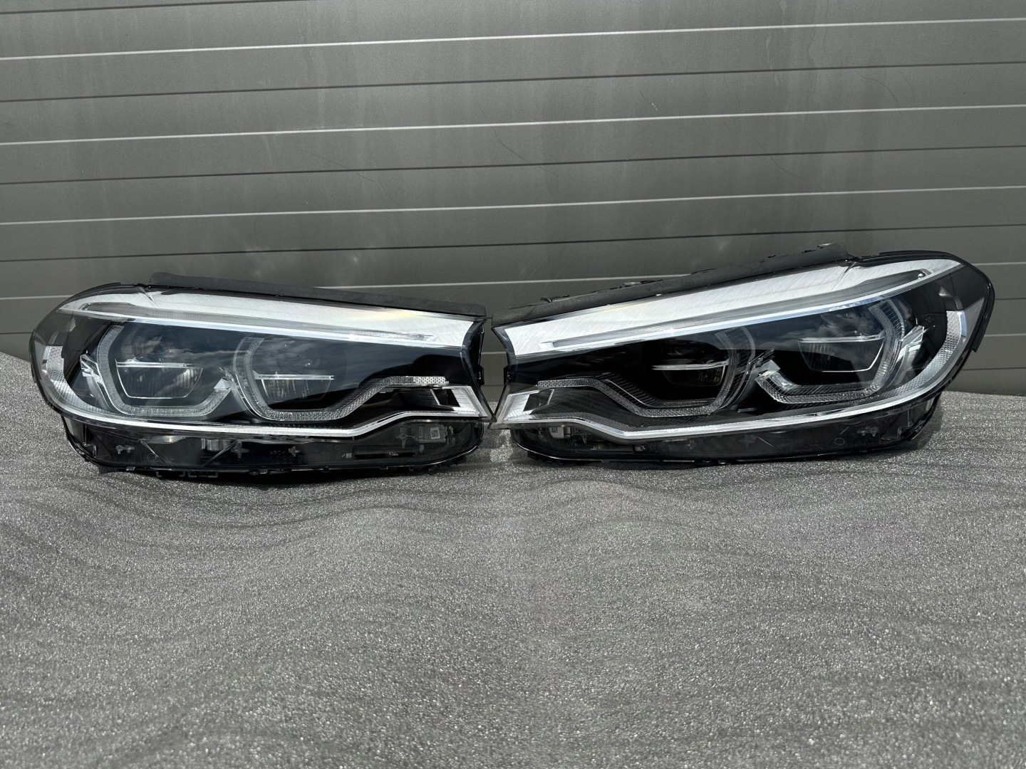BMW G30 G31 Full LED Adaptive Scheinwerfer links und rechts mit Teilenummern 8499109 und 8499110