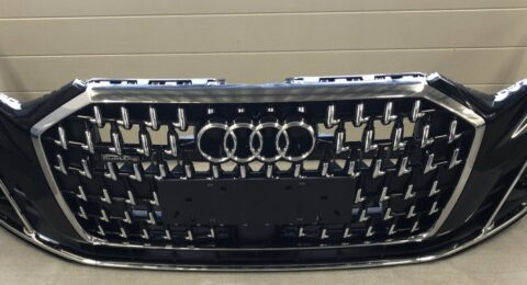 Gebrauchte Audi A8 D5 Frontstoßstange PDC mit 4x Park Distance Control und Teilenummer 4N0807437J