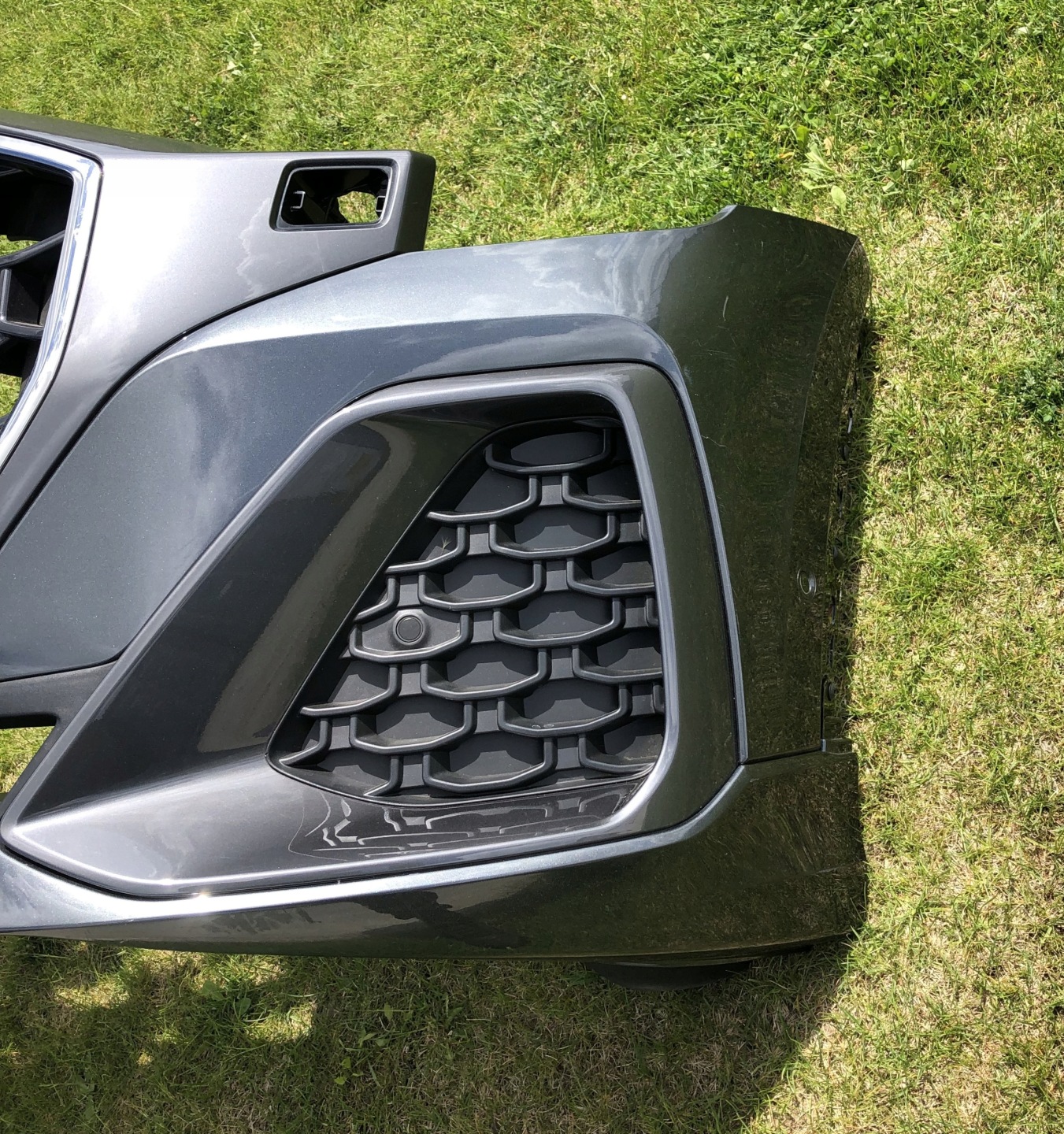 Gebrauchte Audi Q8 Frontstoßstange 6x PDC Teilenummer 4M8807095C
