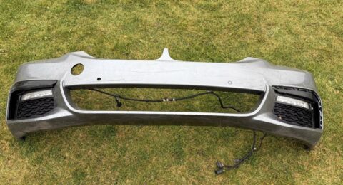 Gebrauchte BMW G30 G31 Frontstoßstange PDC mit 6x PDC-Sensoröffnungen