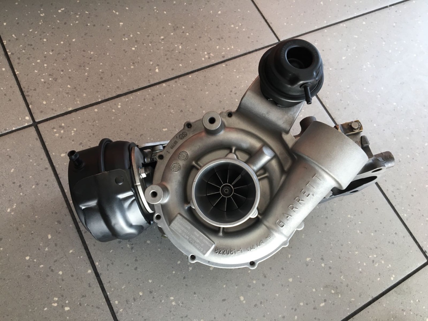 Gebrauchte Turbosprężarka 2.3 DCi für Opel, Nissan, Renault mit Teilenummer 825758