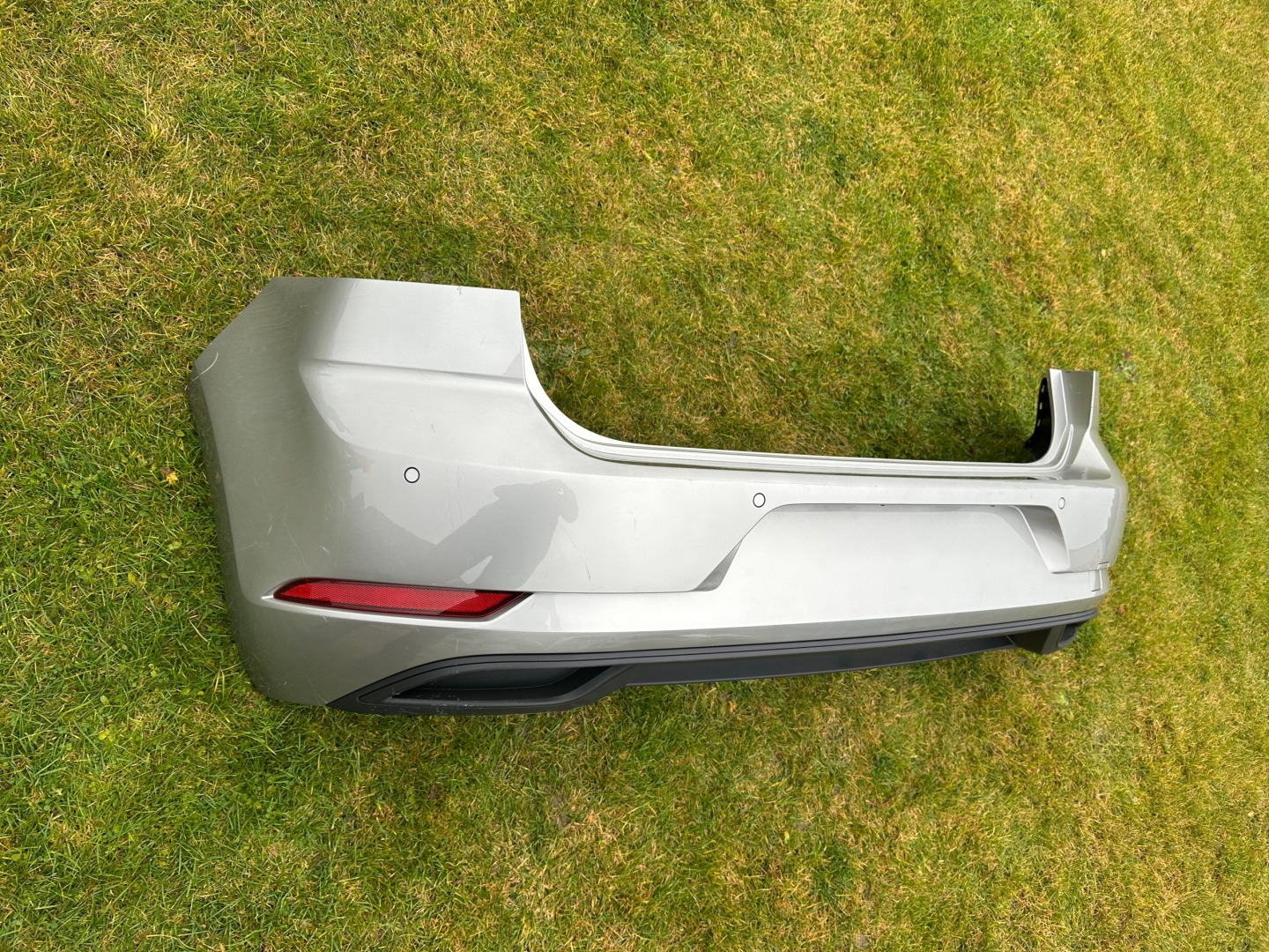 Gebrauchte VW Golf 7 Facelift Heckstoßstange mit 4 PDC-Sensoren und Teilenummer 5G6807421BK
