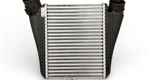 Gebrauchter Audi A8 D5 Intercooler mit Teilenummern 4N0145805T und 4N0145805Q