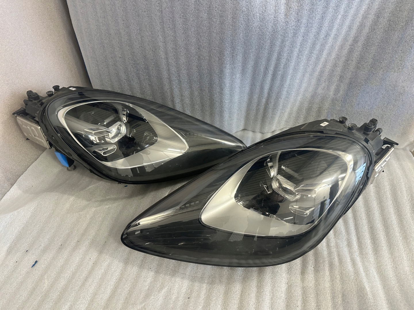 Gebrauchter Porsche Cayenne 9Y0 Full LED Scheinwerfer für die Baureihe 9Y0