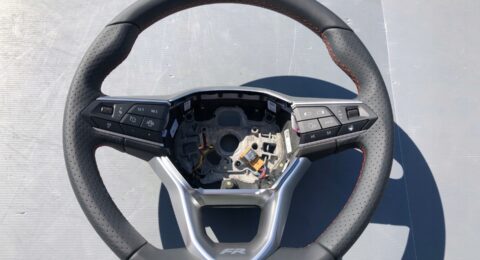 Gebrauchtes SEAT Leon IV FR Lenkrad beheizt mit roter Naht und Teilenummer 5FA419091EN für Automatikgetriebe