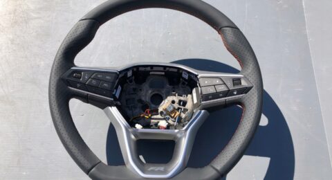 Gebrauchtes Seat Leon IV FR Lenkrad mit roter Naht und Teilenummer 5FA419091FR für Automatikgetriebe