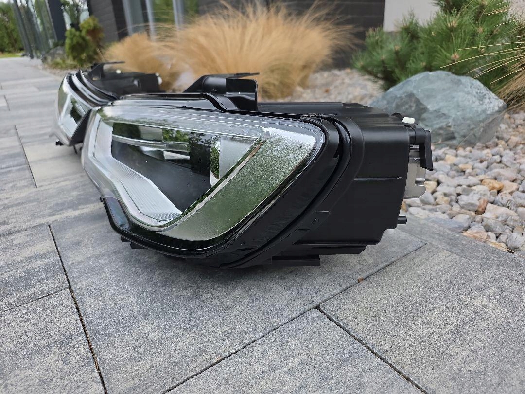 Gebrauchtes Set Audi A3 S3 8V Bi-Xenon LED Scheinwerfer für die Baureihe 8V0 8V, Teilenummern 8V0941005 und 8V0941006.