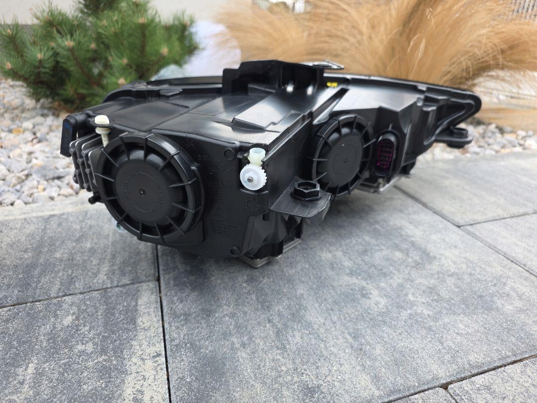 Gebrauchtes Set Audi A3 S3 8V Bi-Xenon LED Scheinwerfer für die Baureihe 8V0 8V, Teilenummern 8V0941005 und 8V0941006.