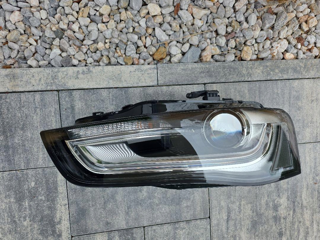 Gebrauchtes Set Audi A4 B8 Facelift Bi-Xenon LED Scheinwerfer für Audi A4 S4 B8 8K0 Facelift mit Teilenummern 8K0941005C und 8K0941006C.