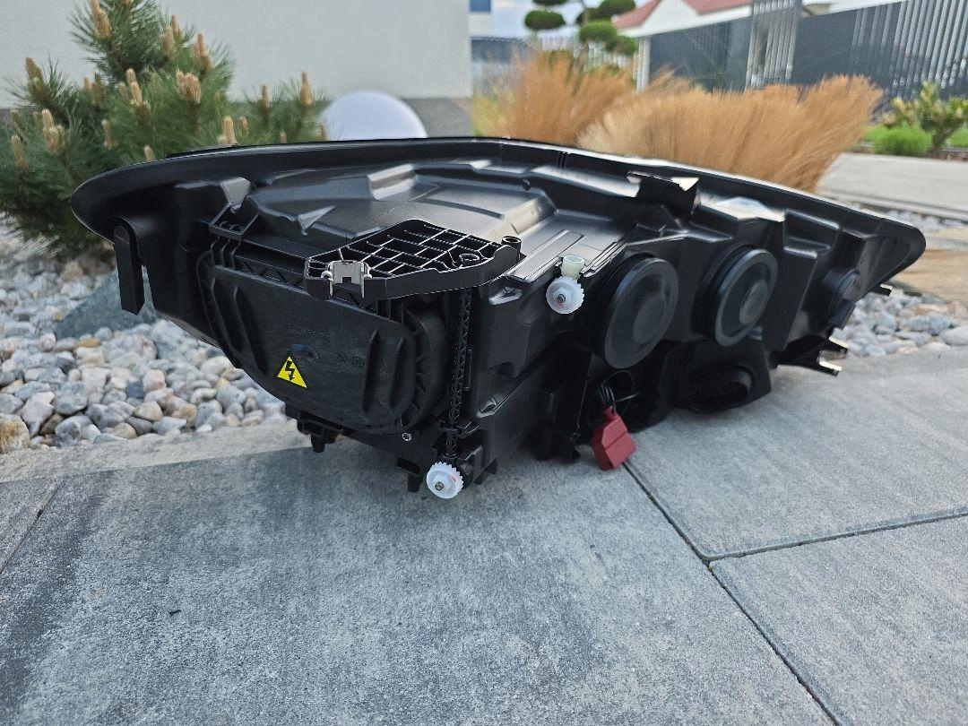 Gebrauchtes Set Audi A6 C7 Bi-Xenon LED Scheinwerfer für die Modelle A6, S6, RS6 der Baureihe C7 (4G0/4G).