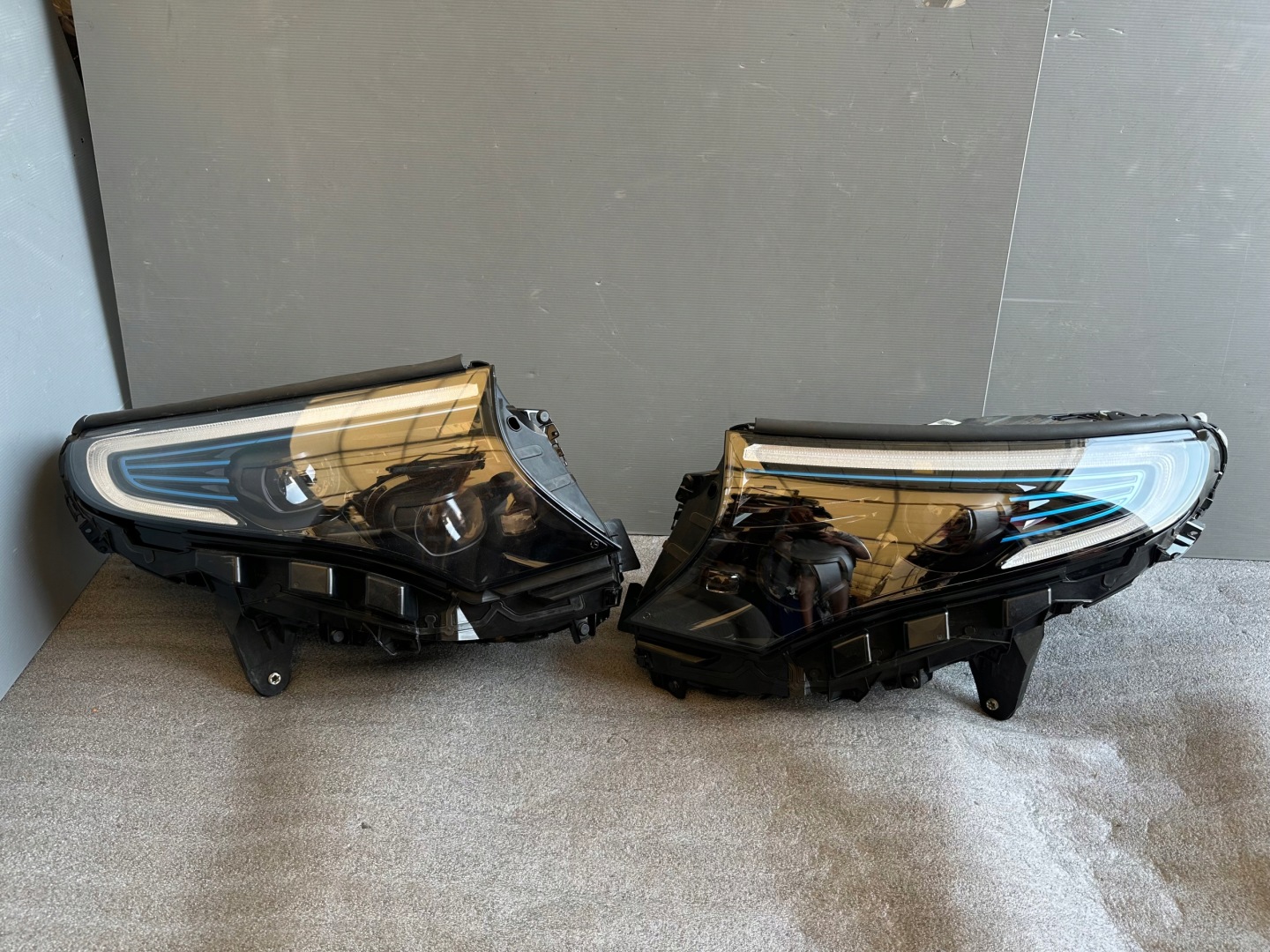 Gebrauchtes Set Mercedes EQC Komplett Lampen A2939061201 A2939067500