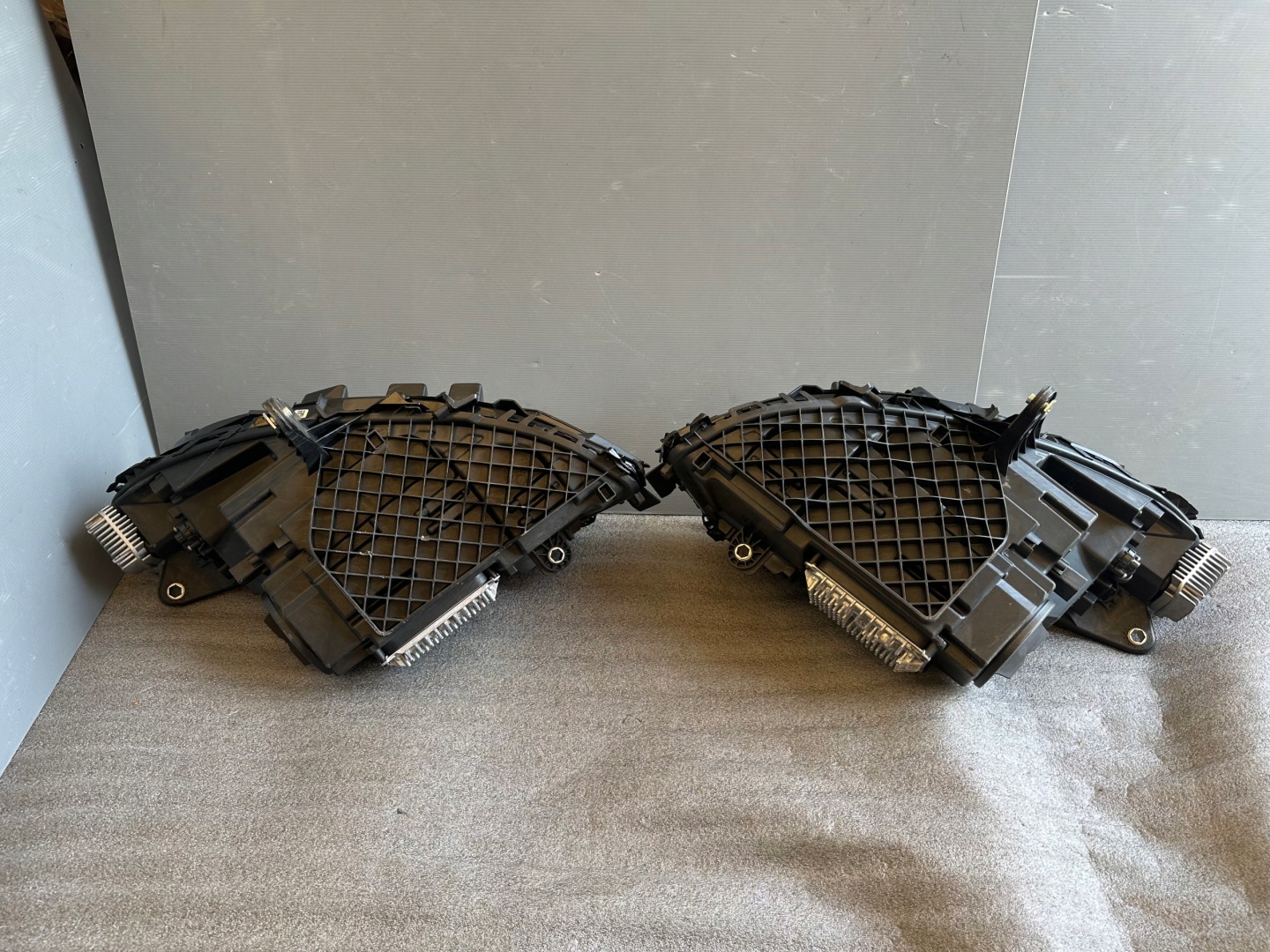 Gebrauchtes Set Mercedes EQC Komplett Lampen A2939061201 A2939067500