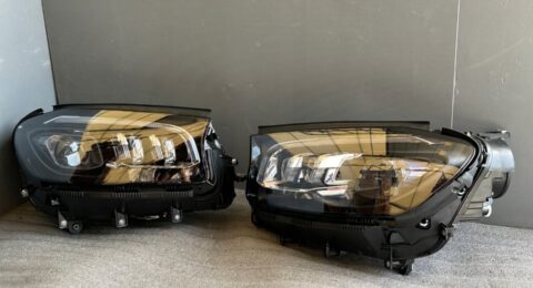 Mercedes GLS Scheinwerfer Set A167, bestehend aus zwei Lampen mit den Teilenummern A1679067906 und A1679068006 für Mercedes-Benz GLS.