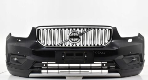 Volvo XC40 Frontstoßstange mit PDC und Scheinwerferreinigungsanlage für Modelle ab 2017